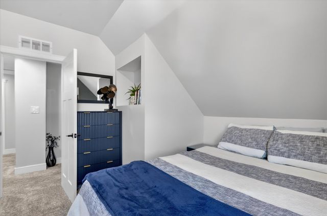 3426 N ALBANY Avenue, Chicago, IL 60618