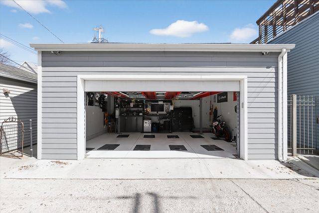 3426 N ALBANY Avenue, Chicago, IL 60618