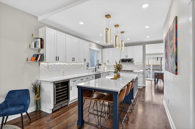 3426 N ALBANY Avenue, Chicago, IL 60618