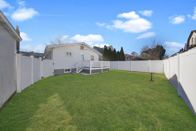 52 Hovey St, Quincy, MA 02171