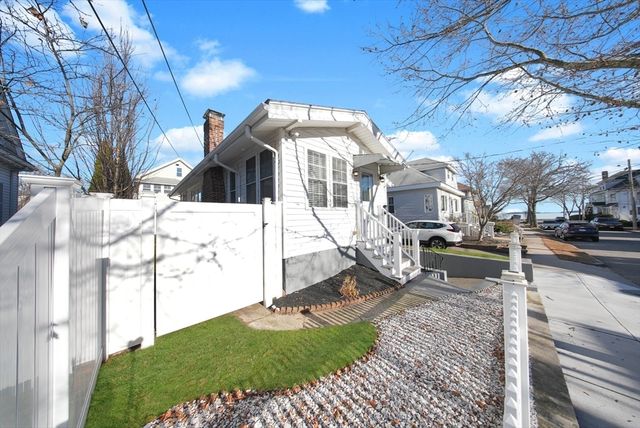 52 Hovey St, Quincy, MA 02171