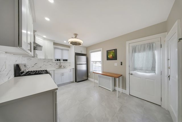 52 Hovey St, Quincy, MA 02171