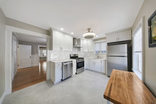 52 Hovey St, Quincy, MA 02171