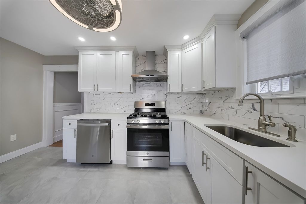 52 Hovey St, Quincy, MA 02171