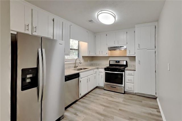 4025 Leicester Drive NE, Kennesaw, GA 30144