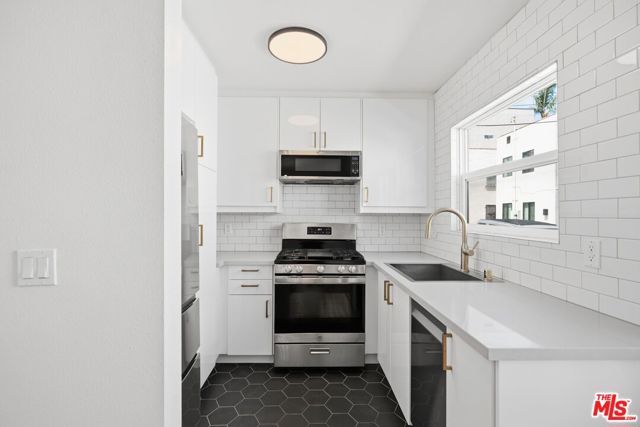 3611 W 4th Street, Los Angeles, CA 90020