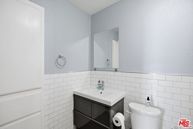 3611 W 4th Street, Los Angeles, CA 90020