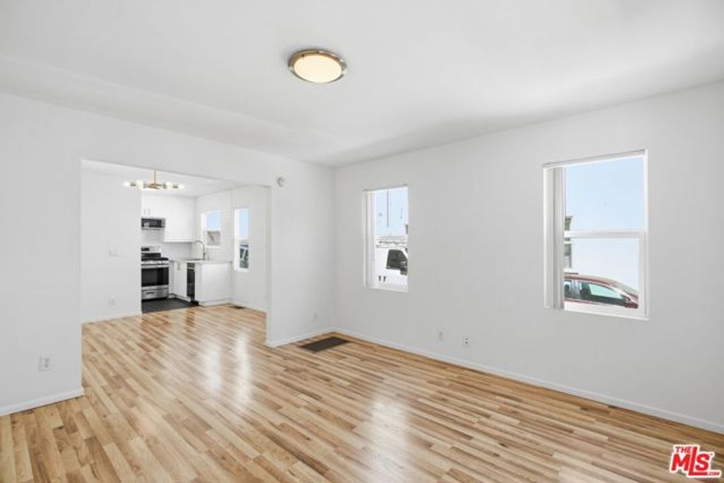 3611 W 4th Street, Los Angeles, CA 90020