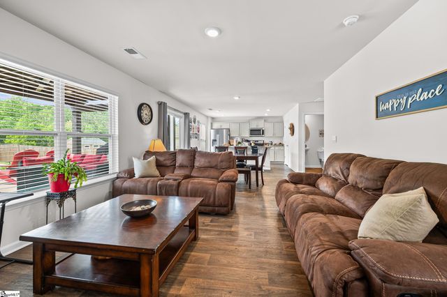 500 Ashwood Way, Easley, SC 29640