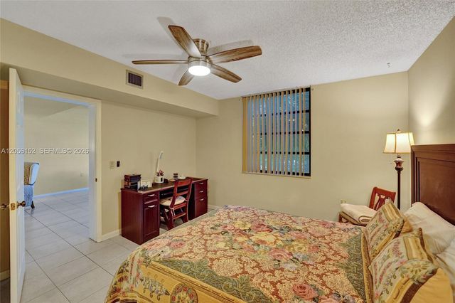 1713 Whitehall Dr 304, Davie, FL 33324