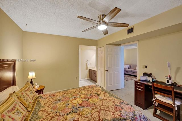 1713 Whitehall Dr 304, Davie, FL 33324