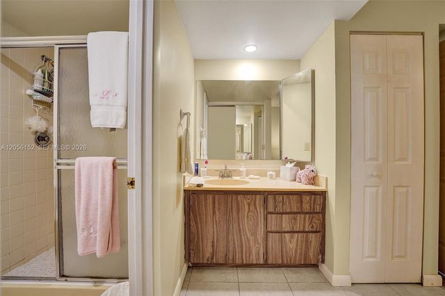 1713 Whitehall Dr 304, Davie, FL 33324