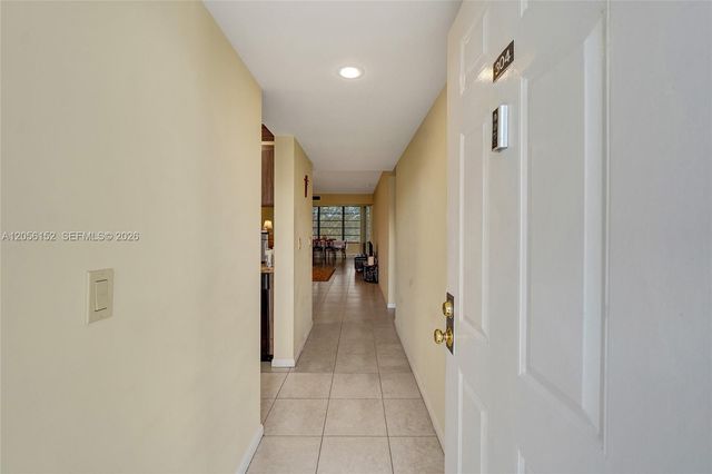 1713 Whitehall Dr 304, Davie, FL 33324