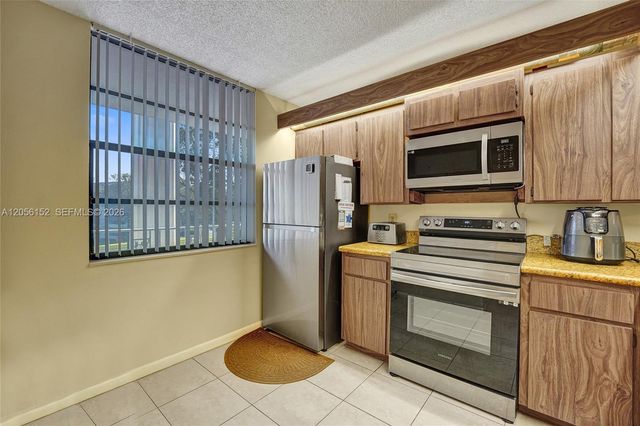 1713 Whitehall Dr 304, Davie, FL 33324