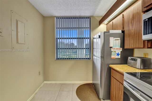 1713 Whitehall Dr 304, Davie, FL 33324