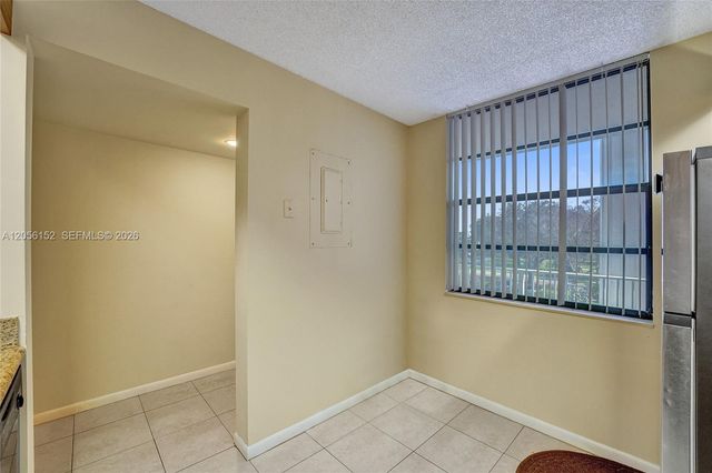 1713 Whitehall Dr 304, Davie, FL 33324