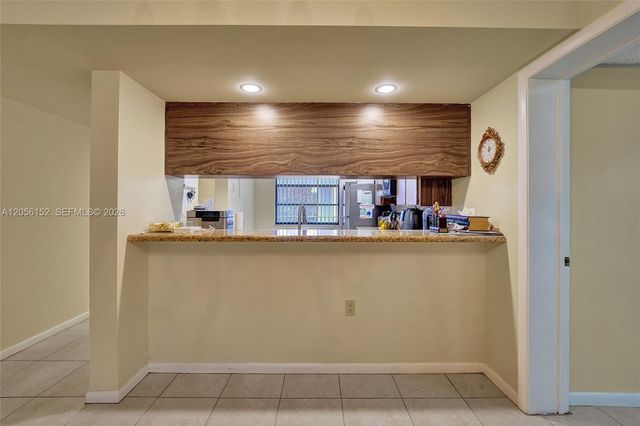 1713 Whitehall Dr 304, Davie, FL 33324