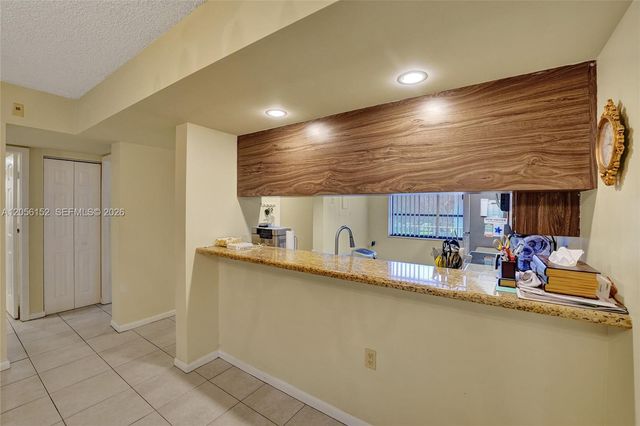 1713 Whitehall Dr 304, Davie, FL 33324