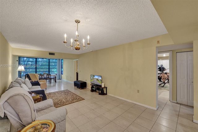1713 Whitehall Dr 304, Davie, FL 33324