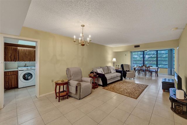 1713 Whitehall Dr 304, Davie, FL 33324