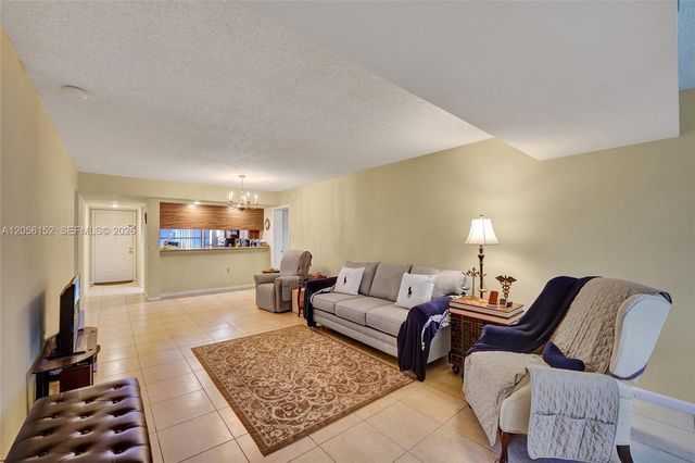 1713 Whitehall Dr 304, Davie, FL 33324