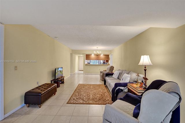 1713 Whitehall Dr 304, Davie, FL 33324