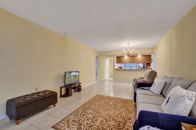 1713 Whitehall Dr 304, Davie, FL 33324