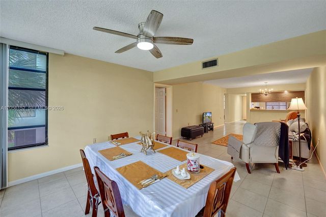 1713 Whitehall Dr 304, Davie, FL 33324