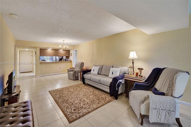 1713 Whitehall Dr 304, Davie, FL 33324