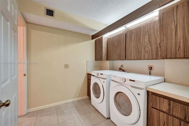 1713 Whitehall Dr 304, Davie, FL 33324
