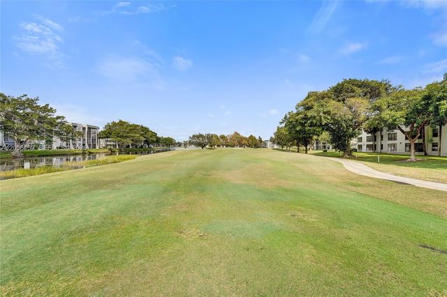 1713 Whitehall Dr 304, Davie, FL 33324