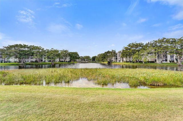1713 Whitehall Dr 304, Davie, FL 33324