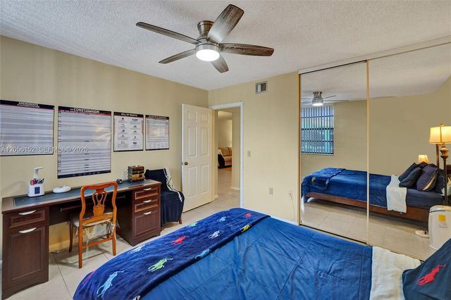 1713 Whitehall Dr 304, Davie, FL 33324