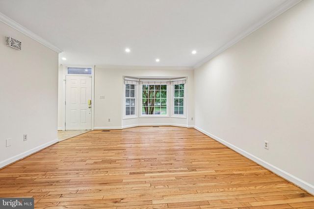 21208 HEDGEROW TER, Ashburn, VA 20147