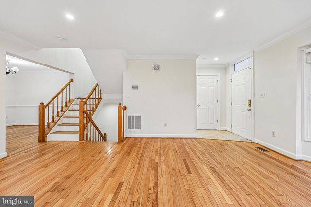 21208 HEDGEROW TER, Ashburn, VA 20147