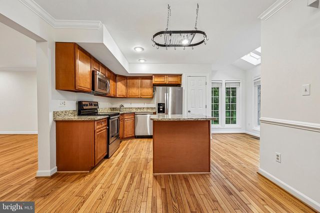 21208 HEDGEROW TER, Ashburn, VA 20147