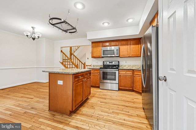 21208 HEDGEROW TER, Ashburn, VA 20147