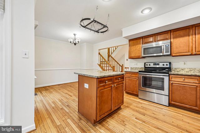 21208 HEDGEROW TER, Ashburn, VA 20147