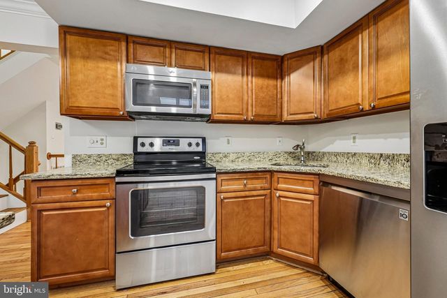 21208 HEDGEROW TER, Ashburn, VA 20147