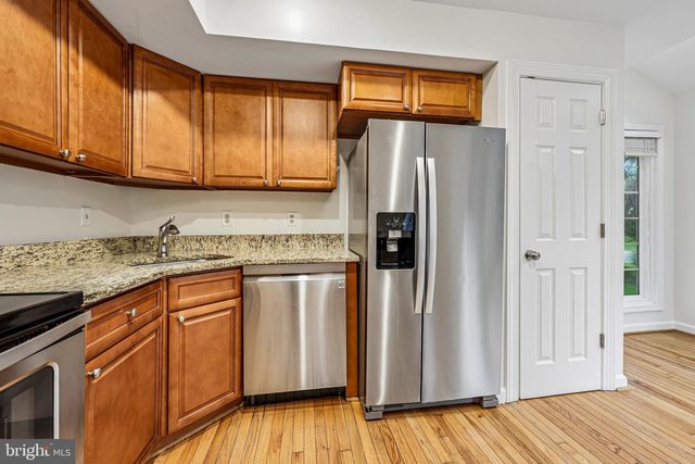 21208 HEDGEROW TER, Ashburn, VA 20147