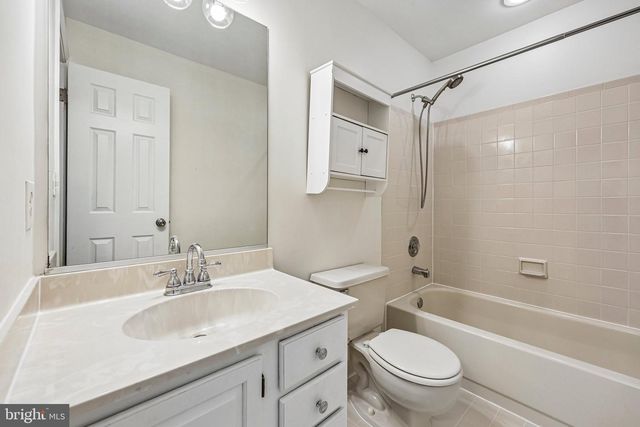 21208 HEDGEROW TER, Ashburn, VA 20147