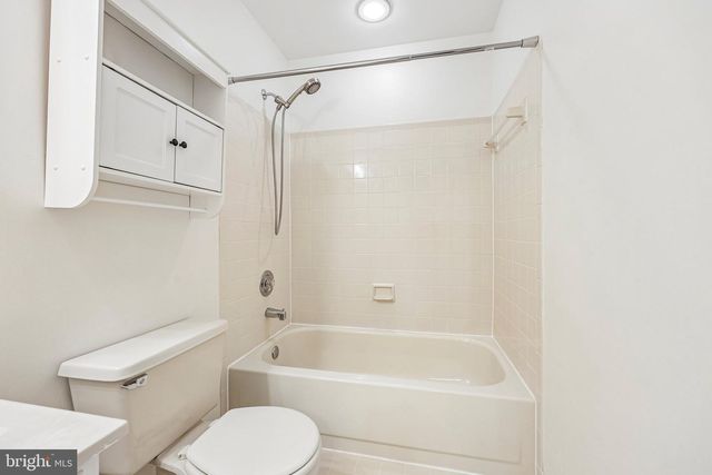 21208 HEDGEROW TER, Ashburn, VA 20147