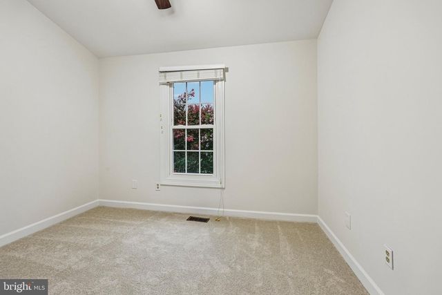 21208 HEDGEROW TER, Ashburn, VA 20147