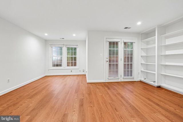 21208 HEDGEROW TER, Ashburn, VA 20147