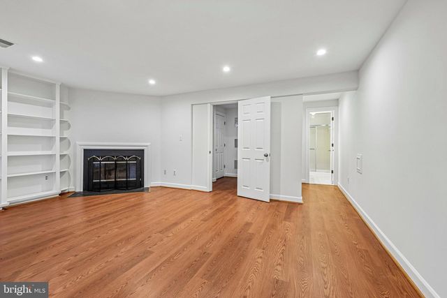 21208 HEDGEROW TER, Ashburn, VA 20147