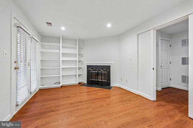 21208 HEDGEROW TER, Ashburn, VA 20147