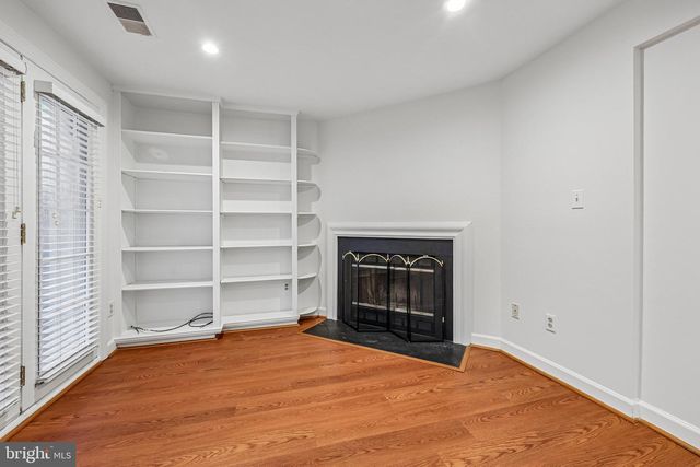 21208 HEDGEROW TER, Ashburn, VA 20147