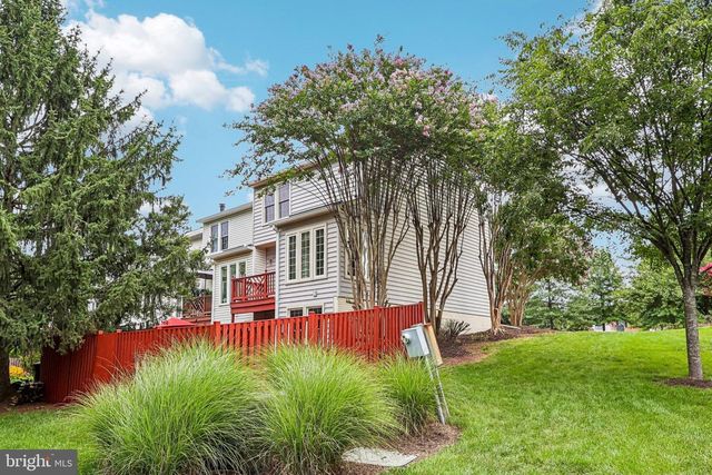 21208 HEDGEROW TER, Ashburn, VA 20147