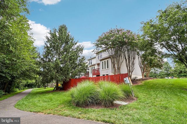 21208 HEDGEROW TER, Ashburn, VA 20147
