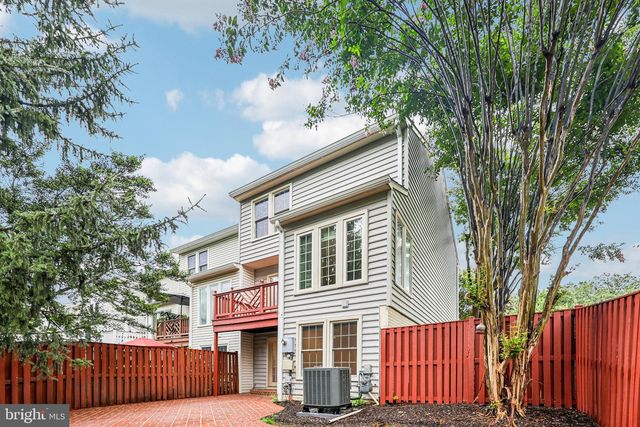 21208 HEDGEROW TER, Ashburn, VA 20147